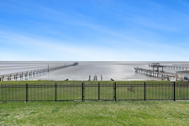 Building Photo - 12734 Tri City Beach Rd