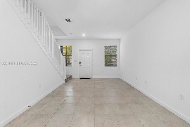 Building Photo - 1541 SW 28th St