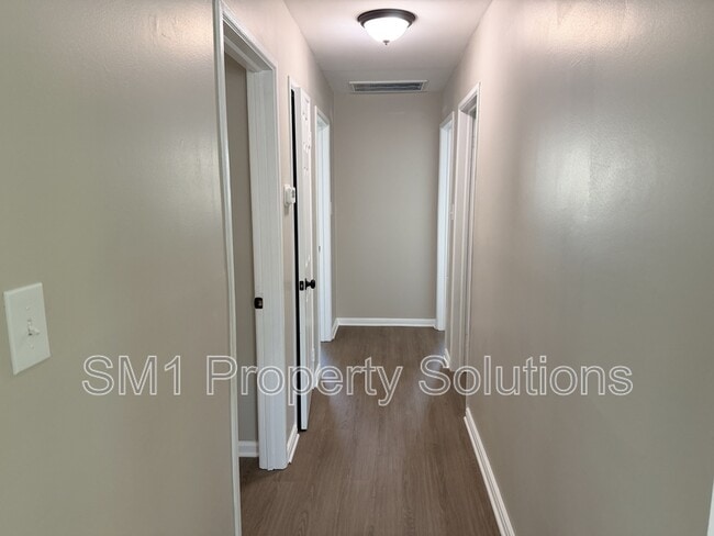 Building Photo - 1910 Britton St