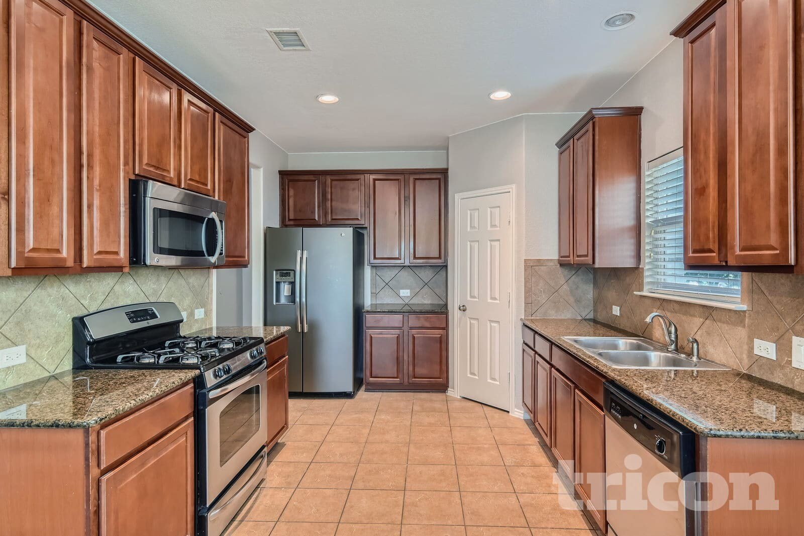 Building Photo - 257 Verano Dr