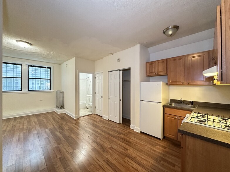 Building Photo - 1742 N Humboldt Blvd