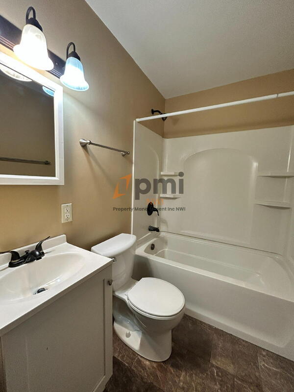 Building Photo - 385 Briarwood Dr