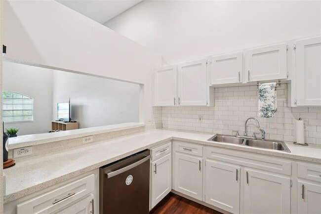 Building Photo - 3115 E 33rd Ave