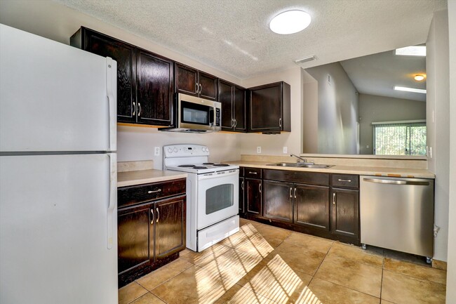 Building Photo - 521 Madrigal Ct