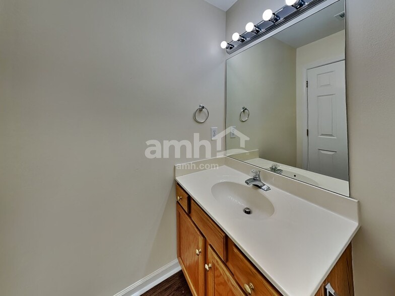 Building Photo - 8146 Coley Davis Rd