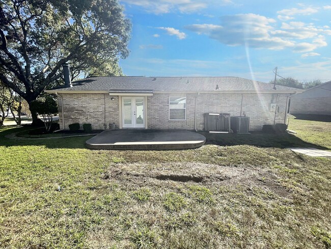 Building Photo - Lovely Home in Meadow Creek Estates