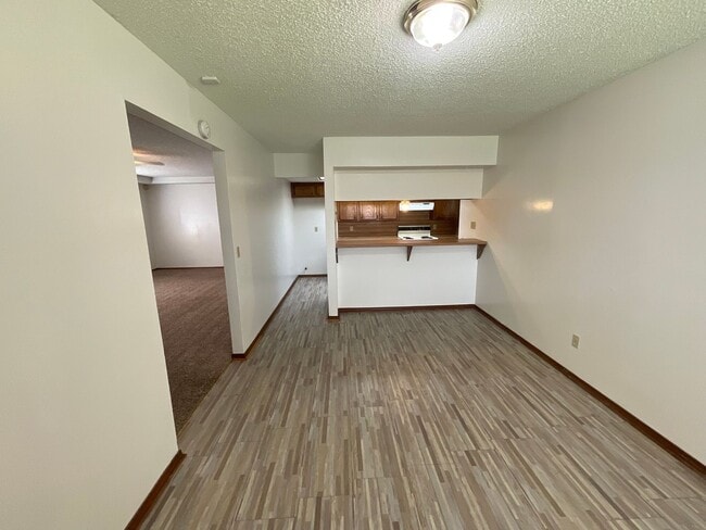 Building Photo - 3 Bed. 2 Bath, 2 Car Garage