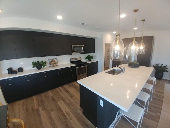 Building Photo - Your New Sanctuary Awaits!