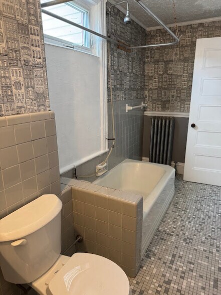 Building Photo - 129 Grasmere St