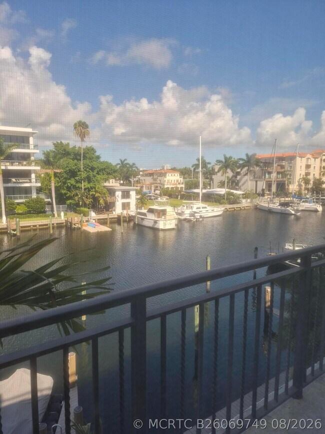 Building Photo - 71 Isle of Venice Dr