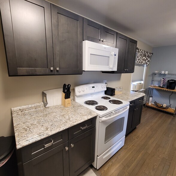 Plenty of counter space - 1235 Gardners Neck Rd