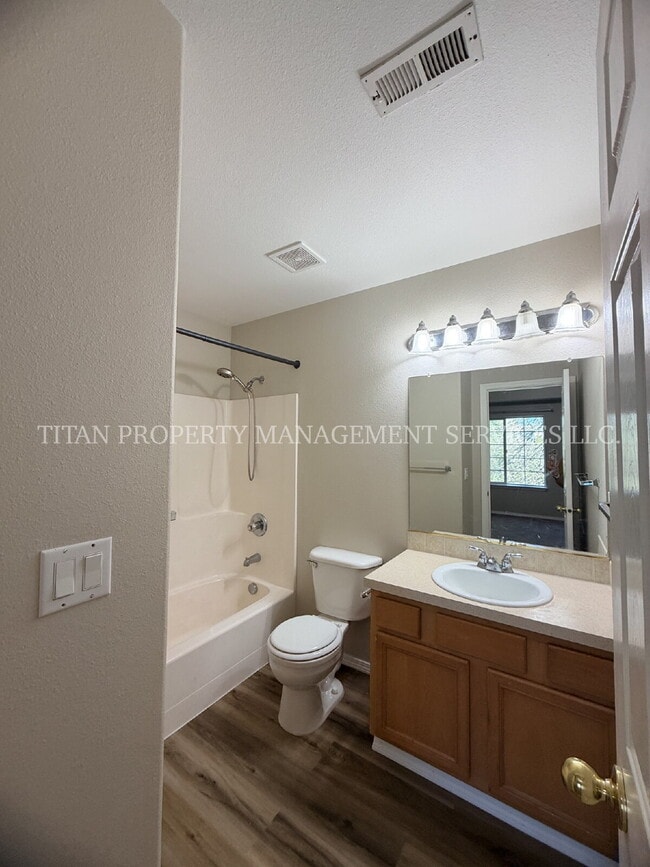 Building Photo - Charming Hillsboro Rental – Spacious, Comfortable, and Convenient