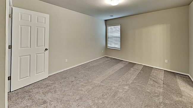 Building Photo - 1825 Sloane Dr