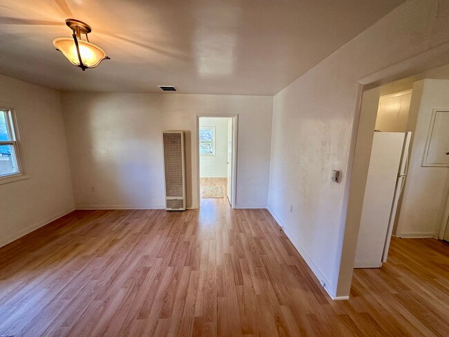 Building Photo - Charming 1-bedroom, 1-bathroom