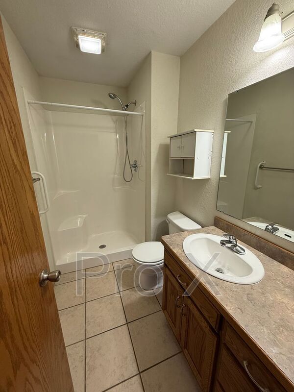 Building Photo - 707 Sean Ct