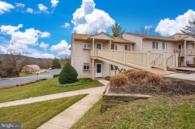 Building Photo - 10247 Redtail Ct