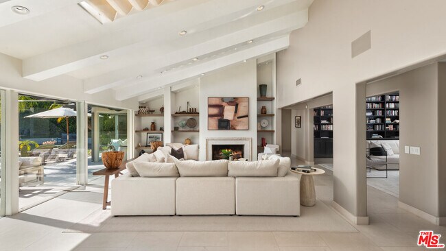 Building Photo - 29020 Cliffside Dr
