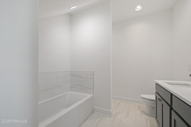 Building Photo - 210 Steiner Oaks