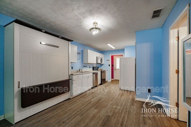 Building Photo - 195 Westchester Cir