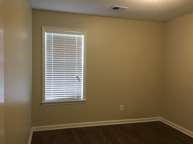 Building Photo - 6472 Daybreak Dr