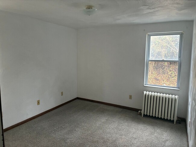 Building Photo - 345 Coltart Ave