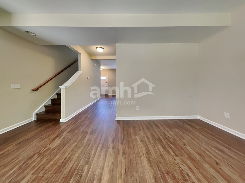 Building Photo - 136 Hamilton Ct