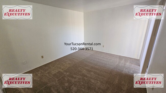 Building Photo - Fort Lowell & Campbell 2/1 - A/C and all a...