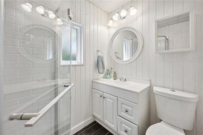 Building Photo - newly Renovated Canonsburg Open Living Concept Apartment