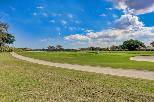 Building Photo - 5390 Woodland Lakes Dr