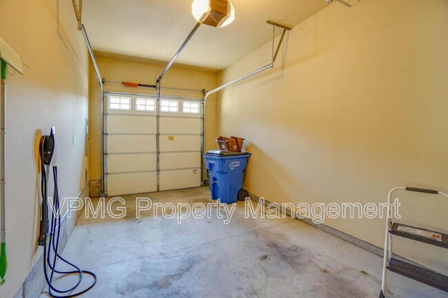 Building Photo - 7002 NE 56th St