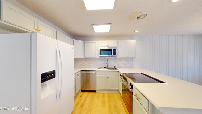 Building Photo - 222 7th St