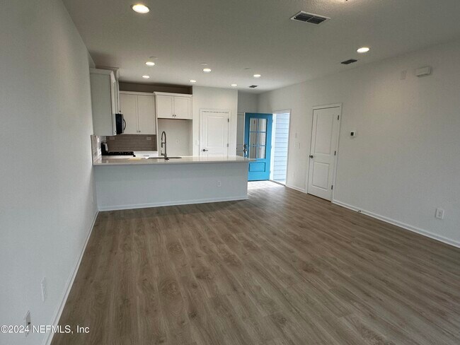 Building Photo - 315 Brandon Lks Dr