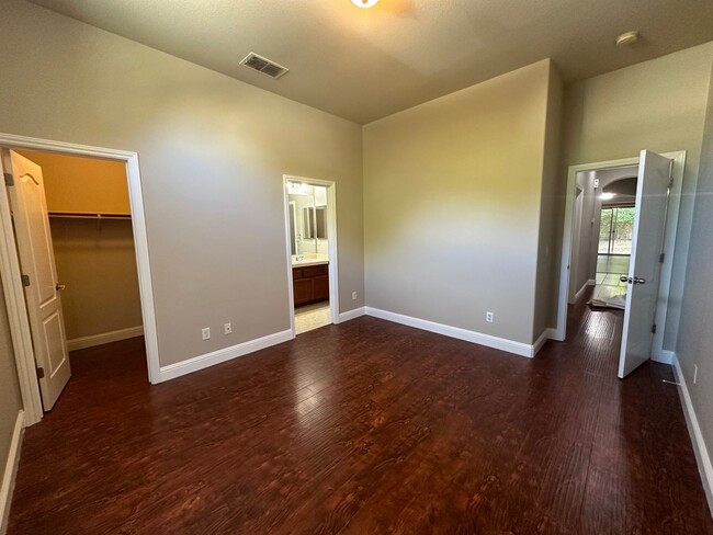 Building Photo - 4 Bedroom Single Story Home in Gated Commu...