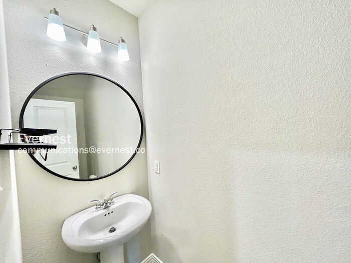 Building Photo - 3030 Willow Wood Ct