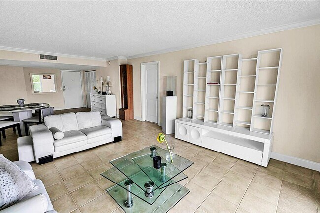 Building Photo - 2560 S Ocean Blvd