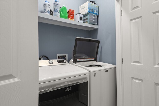 Building Photo - 2518 33rd Ave N