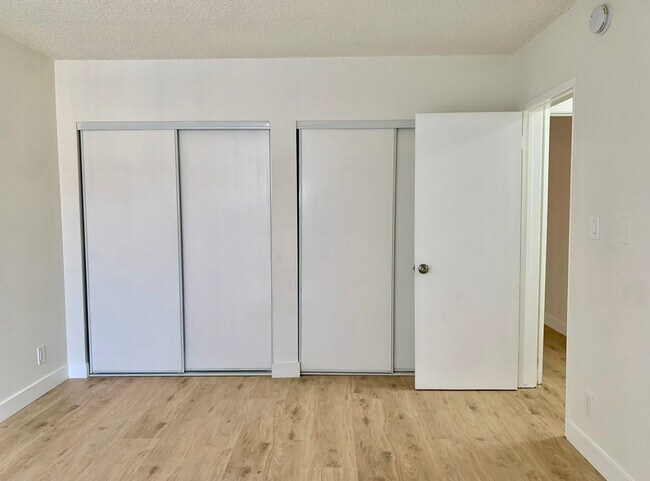 Building Photo - Spacious 3 bedroom unit located in Canoga Park! MOVE IN READY