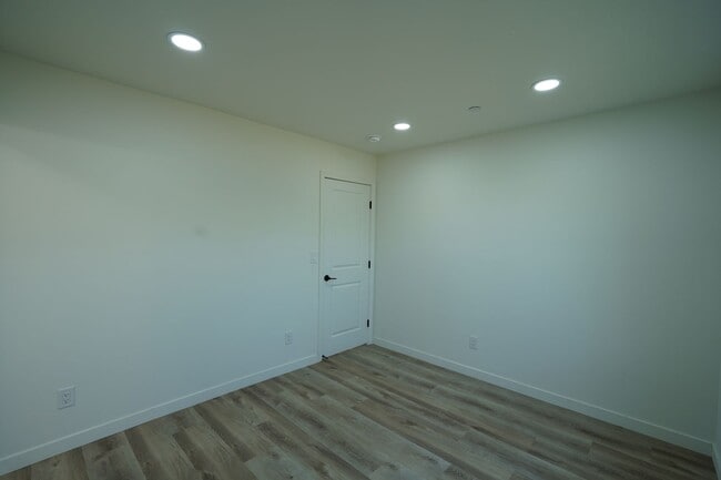 Building Photo - 4805 Charlotte Way