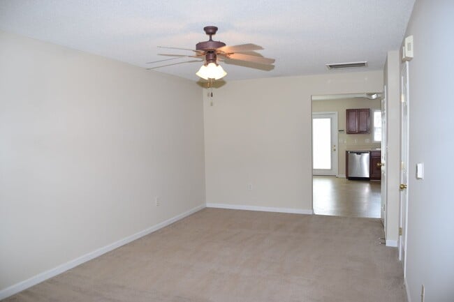 Building Photo - Spacious 2BR 2BA Townhome In Prime Location!