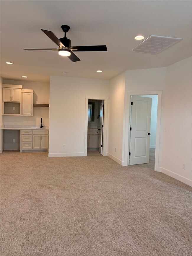 Building Photo - 1230 Fierce Ln