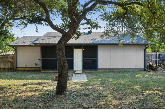 Building Photo - 2214 Winchester Dr