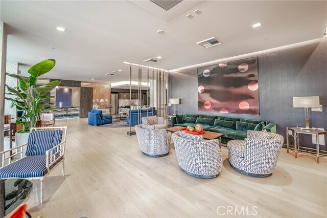 Building Photo - 1050 S Grand Ave