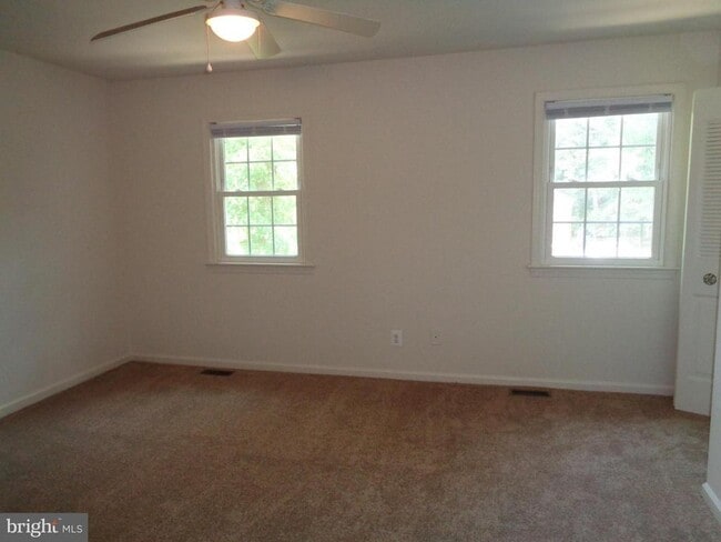 Building Photo - 7 Farrell Ln