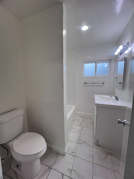 Building Photo - 319 N Bush St