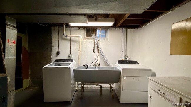 Building Photo - 855 John Daly St