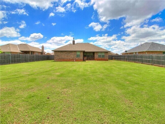 Building Photo - Welcome to this amazing home situated on a...