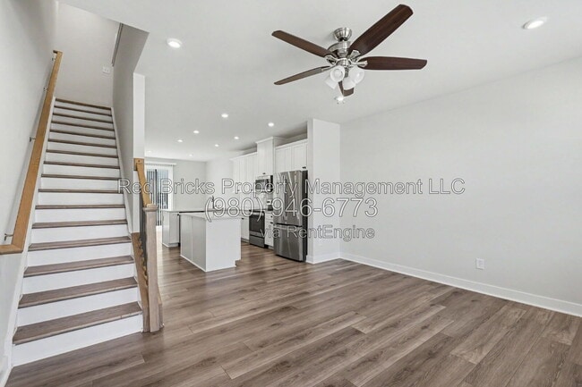 Building Photo - 1007 Simcoe Ln