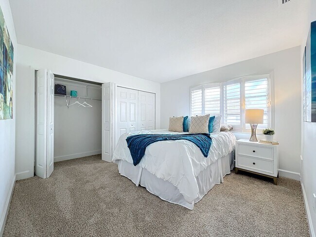 Building Photo - Gorgeous 2-Bedroom, 2 Bath