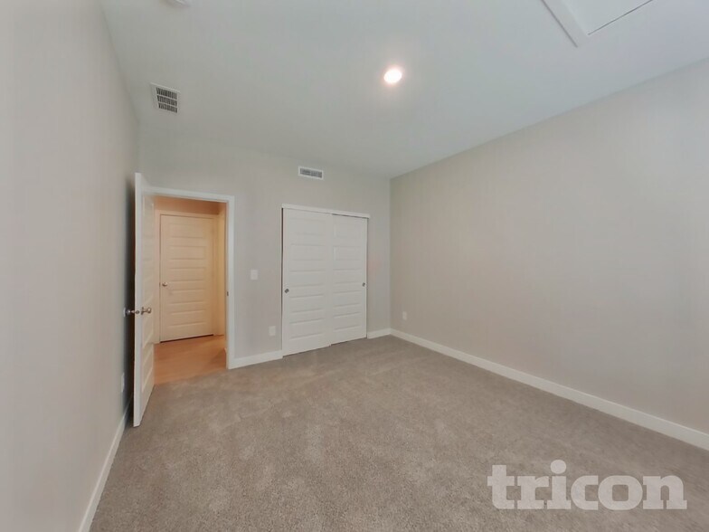 Building Photo - 1303 Eton Wy