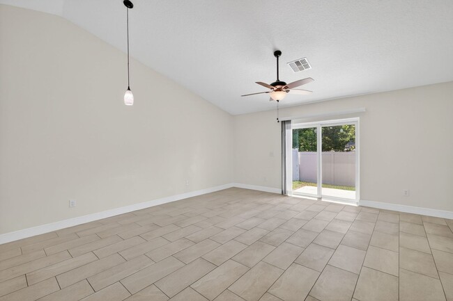 Building Photo - 116-118 DeWitt Ct